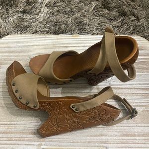 Stella McCartney wedge heels. Linen material wooden heel. Size 8 never worn.